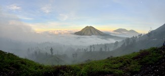 Gunung Raung Sunrise Kawa Ijen Volcano Indonesia Sulphur Blue Flame Crater Lake