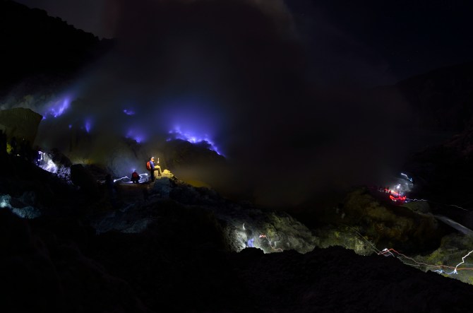 Kawa Ijen Volcano Indonesia Sulphur Blue Flame Crater Lake