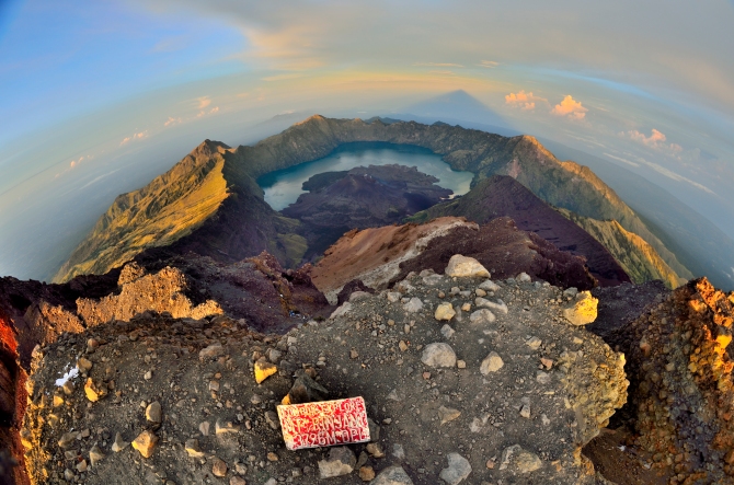 gunung rinjani hike mt lombok indonesia crater sembalun camp volcano senaru camp summit bali mt agung gilli islands mt rinjani sunrise dawn